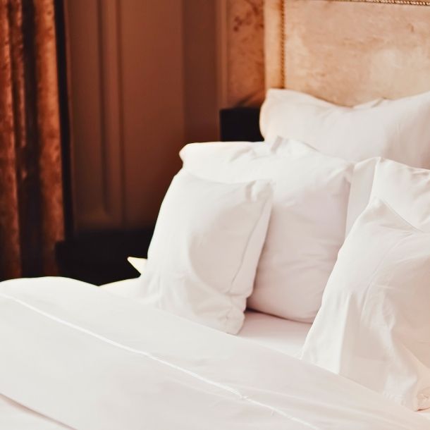1 King Bed