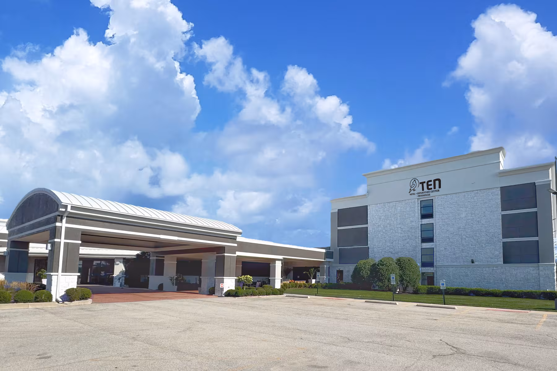 The Ten Hotel Gurnee — best hotel in Gurnee IL with an indoor pool